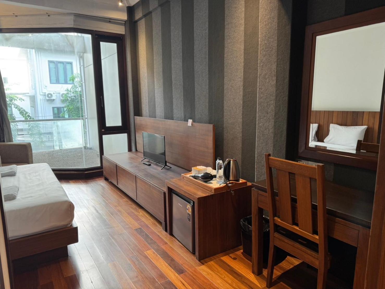 Wish Inn Silom - วิช อินน์ สีลม X Bangkok Exterior foto